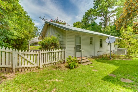 1 Mi to Beaches: Fairhope Home w/ Yard! House in Fairhope