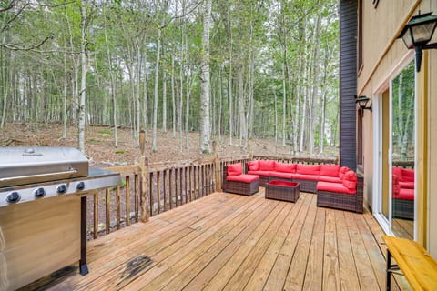 Wooded Tobyhanna Home w/ Fire Pit & Lake Access! House in Coolbaugh Township