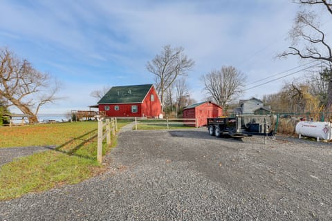 Beachside Living! Family Retreat on Oneida Lake House in Oneida Lake