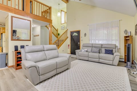 Private Hot Tub: Lakefront Poconos Home! House in Coolbaugh Township