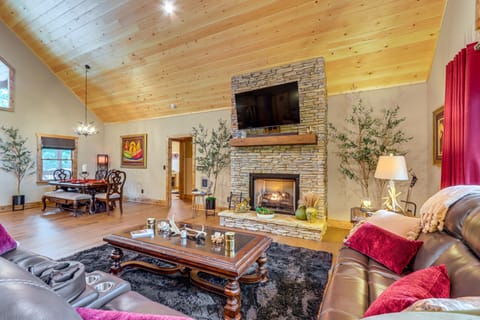 'Next Stop Heaven' Game Room & Multiple Decks House in Georgia