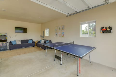 Family-Friendly Florence Home: 3 Mi to the Coast! House in Oregon