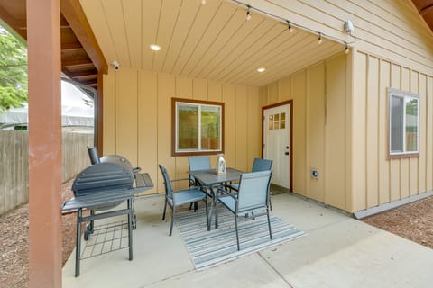Family-Friendly Florence Home: 3 Mi to the Coast! House in Oregon