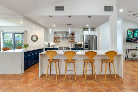 2 Mi to Downtown Palm Springs: Scenic Home w/ Yard House in Palm Springs