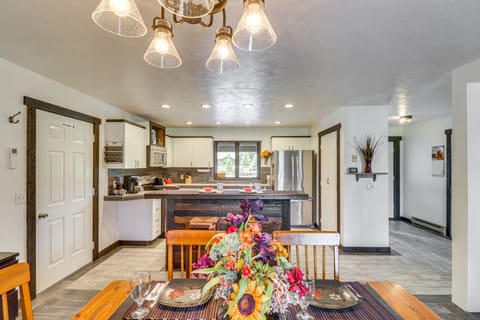 Deck & Mtn Views: Libby Home on Golf Course! House in Libby