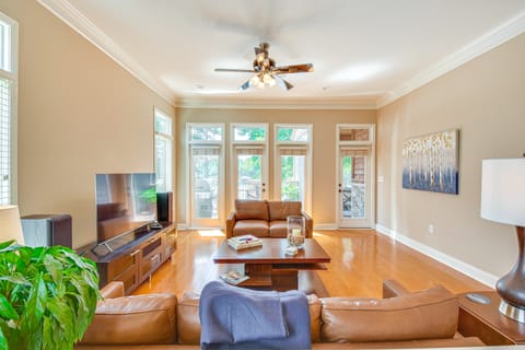 Spacious Lake Keowee Home: Boat Slip & Pool Access Apartment in Lake Keowee