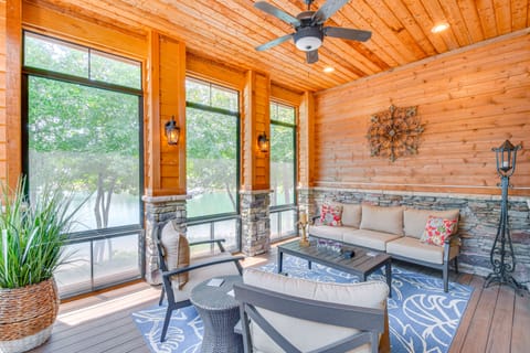 Spacious Lake Keowee Home: Boat Slip & Pool Access Apartment in Lake Keowee