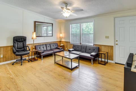 Crescent City Home w/ Charcoal Grill: Near 3 Lakes House in Florida