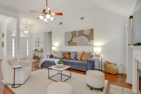 Pet-Friendly Family Retreat, Fire Pit & Projector! House in Savannah
