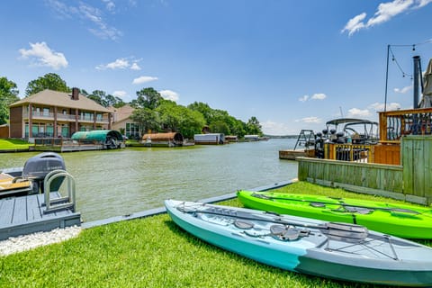 Exquisite Canal-Front Home: Access to Lake Conroe! House in Lake Conroe