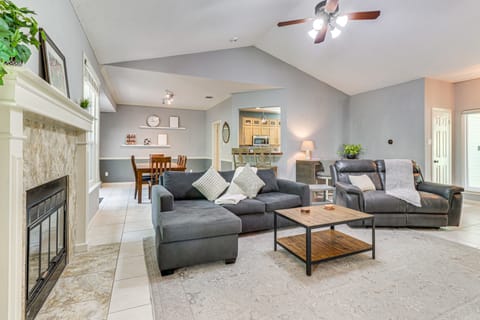 Deck & Greenbelt Access: Lovely Austin Home House in Austin