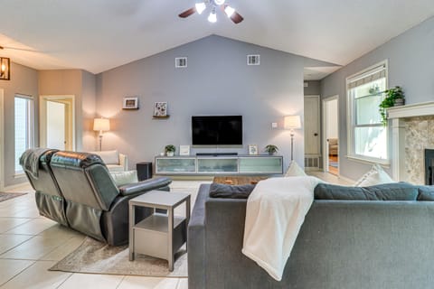 Deck & Greenbelt Access: Lovely Austin Home House in Austin