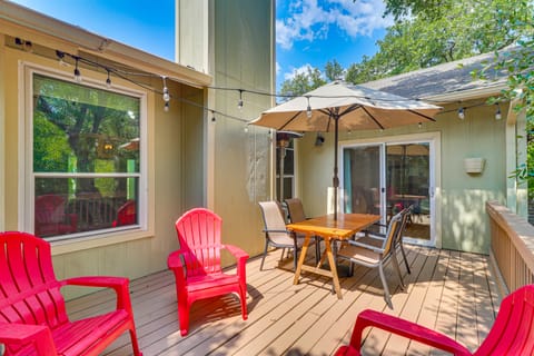 Deck & Greenbelt Access: Lovely Austin Home House in Austin