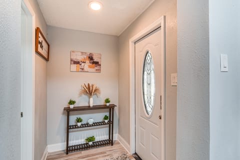 7 Mi to Beach: Updated Home w/ Pool in Seminole House in Pinellas Park