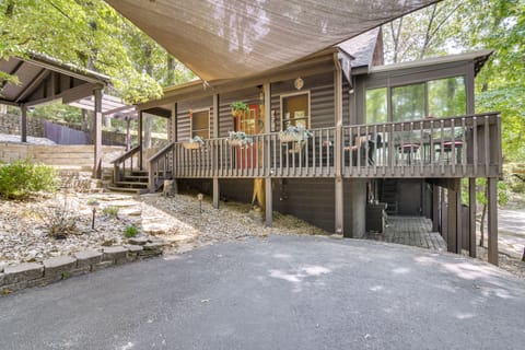3 Mi to Table Rock Lake: Cabin w/ Fire Pit! House in Table Rock Lake