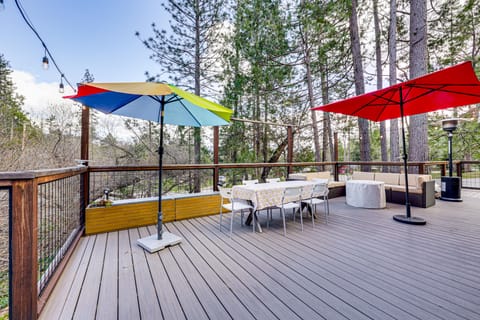 Peaceful Wooden Cabin, 2 Mi to Bass Lake! House in Bass Lake