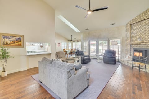 1 Mi to Applegate Park Zoo: Pet-Friendly Home House in Merced