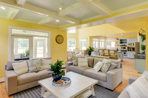 Multi-Level Group Escape 8 Mi to Ocean City Beach House in Worcester County