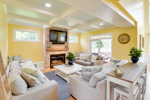 Multi-Level Group Escape 8 Mi to Ocean City Beach House in Worcester County