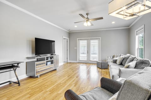 Biloxi Condo w/ Community Pool ~ Half-Mi to Beach! Apartment in Biloxi