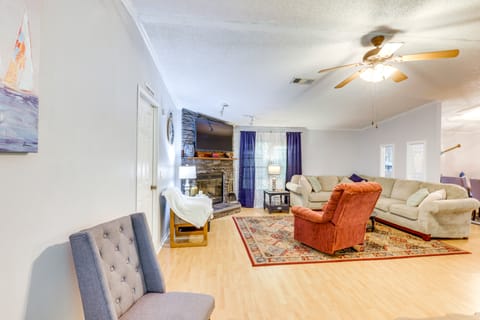 Pet-Friendly Sparta Retreat: Porches & Fire Pit! House in Lake Sinclair