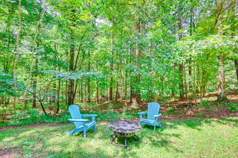 Pet-Friendly Sparta Retreat: Porches & Fire Pit! House in Lake Sinclair