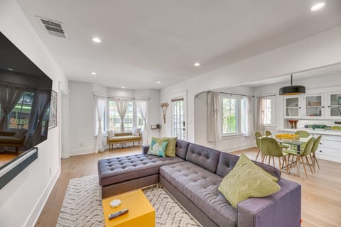 7 Mi to DTLA! Family Home w/ Furnished Deck House in Eagle Rock