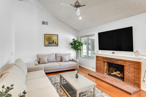 Huntington Beach Home: Fire Pit, Grill + More! House in Westminster