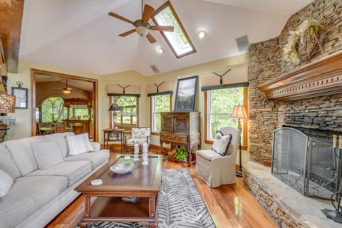 Million-Dollar Views & Patio: Hiawassee Hideaway House in Chatuge Lake