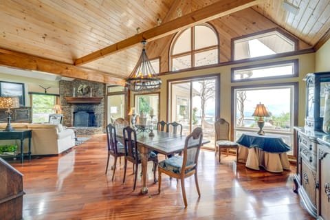 Million-Dollar Views & Patio: Hiawassee Hideaway House in Chatuge Lake