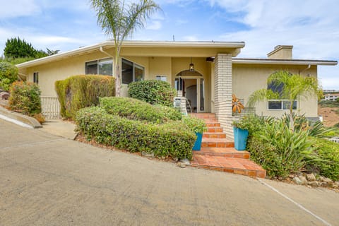 San Marcos Getaway w/ Deck & Lake Views! House in Lake San Marcos