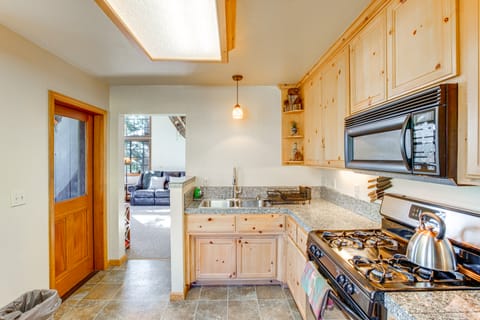 Deck w/ Mountain Views: Cabin in Bear Valley! House in Bear Valley