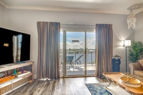 4th-Floor Waterfront Condo on Treasure Island! Apartment in Treasure Island