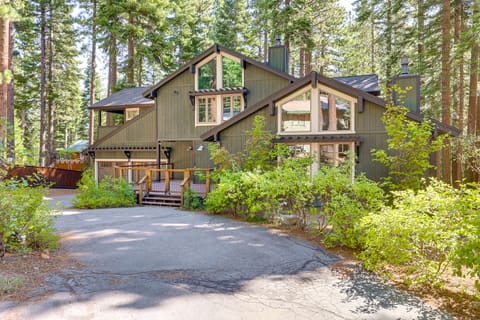 Forest-View Haven w/ Game Room: Tahoe City Gem! House in Tahoe City