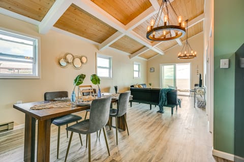 Serene Lakefront Standish Home w/ Fire Pit & Grill House in Michigan