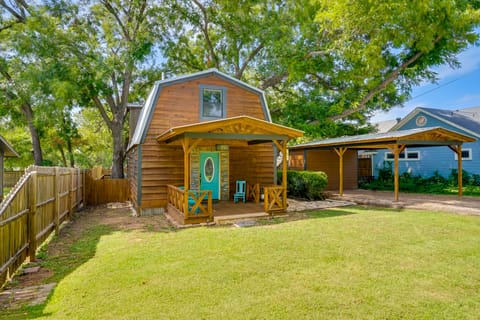Pet-Friendly Granbury Home w/ Yard, Near Downtown! House in Granbury