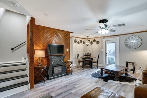 Pet-Friendly Granbury Home w/ Yard, Near Downtown! House in Granbury