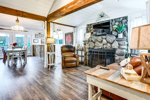 Family-Friendly Retreat on Gilletts Lake! House in Ohio