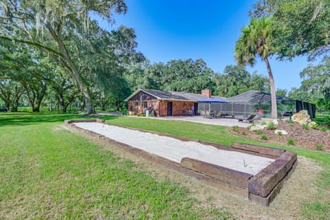 Game Room! Group Getaway 7 Mi to Adventure Island House in Lutz