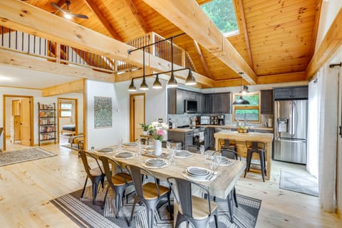 Stylish Catskills Retreat: Year-Round Adventure! House in Capital District, NY, USA