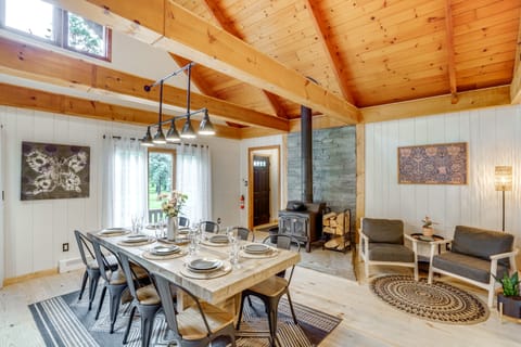 Stylish Catskills Retreat: Year-Round Adventure! House in Capital District, NY, USA