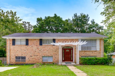 Walkable Mobile Apartment w/ Fenced-In Yard Apartment in Mobile