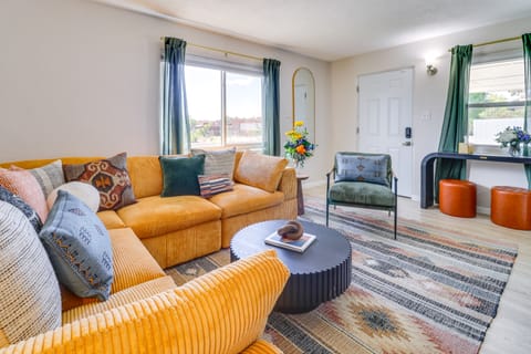 Central Albuquerque Getaway w/ Hot Tub & Grill! House in Albuquerque