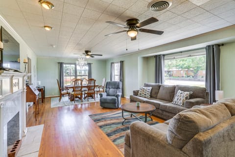 Pet Friendly Home w/ Yard & Grill in Crowell! House in Oklahoma