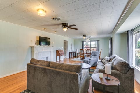 Pet Friendly Home w/ Yard & Grill in Crowell! House in Oklahoma