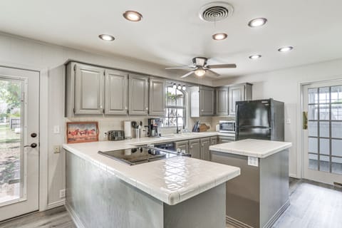 Pet Friendly Home w/ Yard & Grill in Crowell! House in Oklahoma