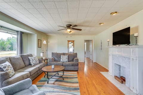 Pet Friendly Home w/ Yard & Grill in Crowell! House in Oklahoma