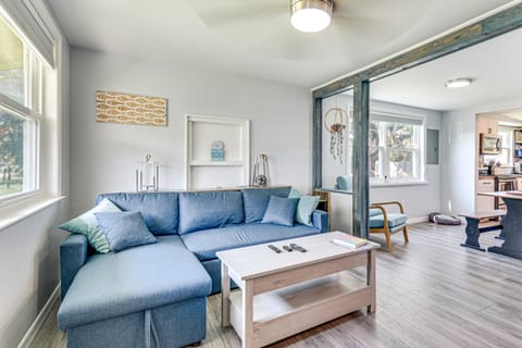 Centrally Located Merritt Island Cottage w/ Deck! Cottage in Merritt Island