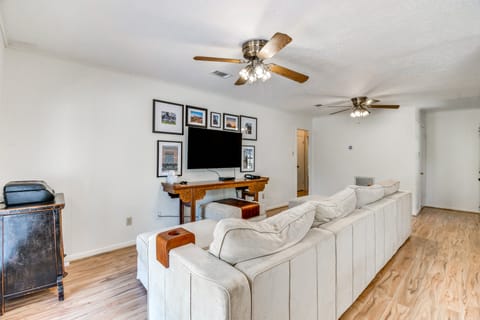 2 Mi to Kyle Field: Bryan Home w/ Fenced Yard House in College Station