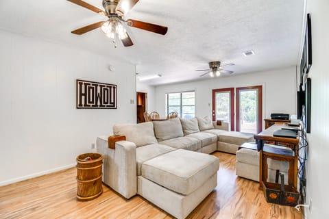 2 Mi to Kyle Field: Bryan Home w/ Fenced Yard House in College Station